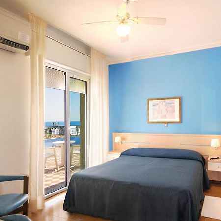 Hotel La Brezza Frontemare Лидо-ди-Езоло Экстерьер фото