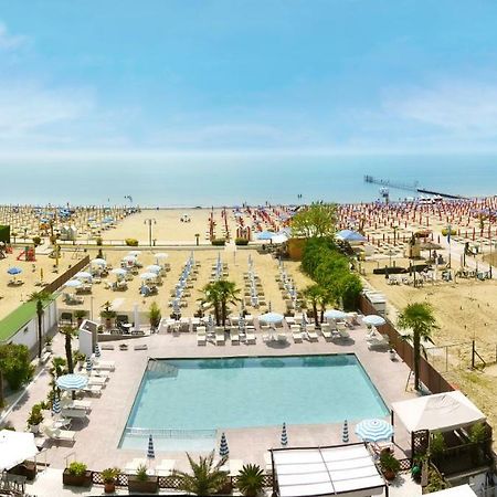 Hotel La Brezza Frontemare Лидо-ди-Езоло Экстерьер фото