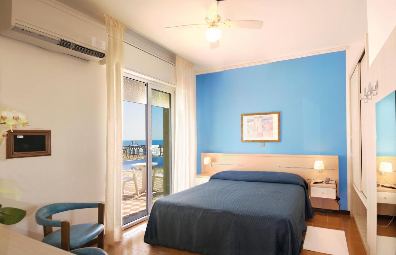 Hotel La Brezza Frontemare Лидо-ди-Езоло Экстерьер фото