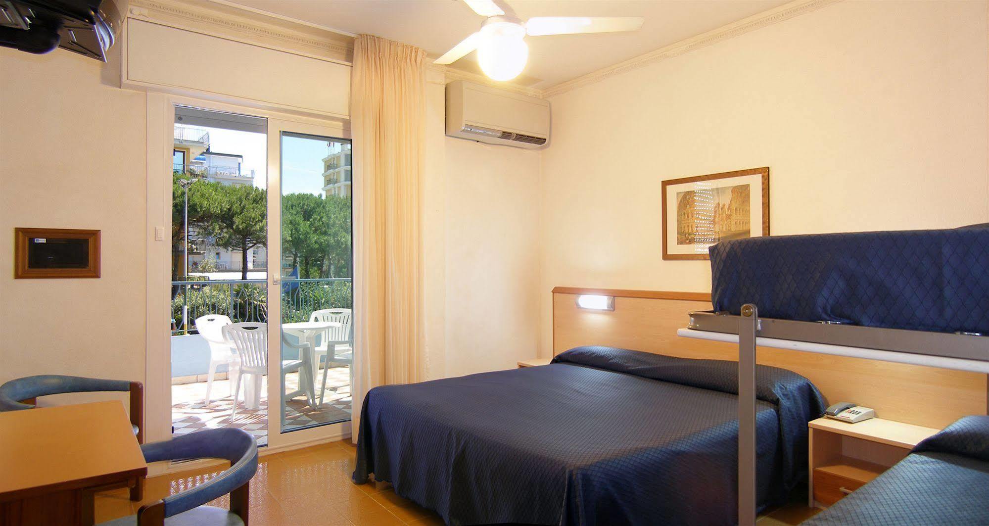 Hotel La Brezza Frontemare Лидо-ди-Езоло Экстерьер фото