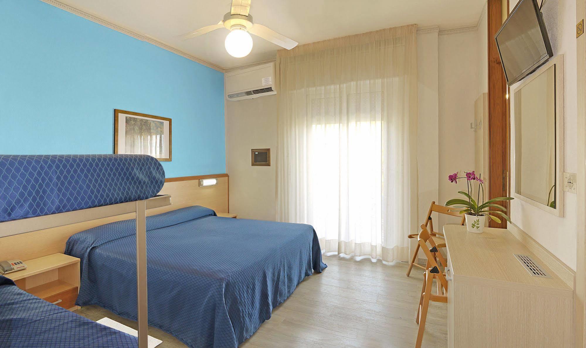 Hotel La Brezza Frontemare Лидо-ди-Езоло Экстерьер фото