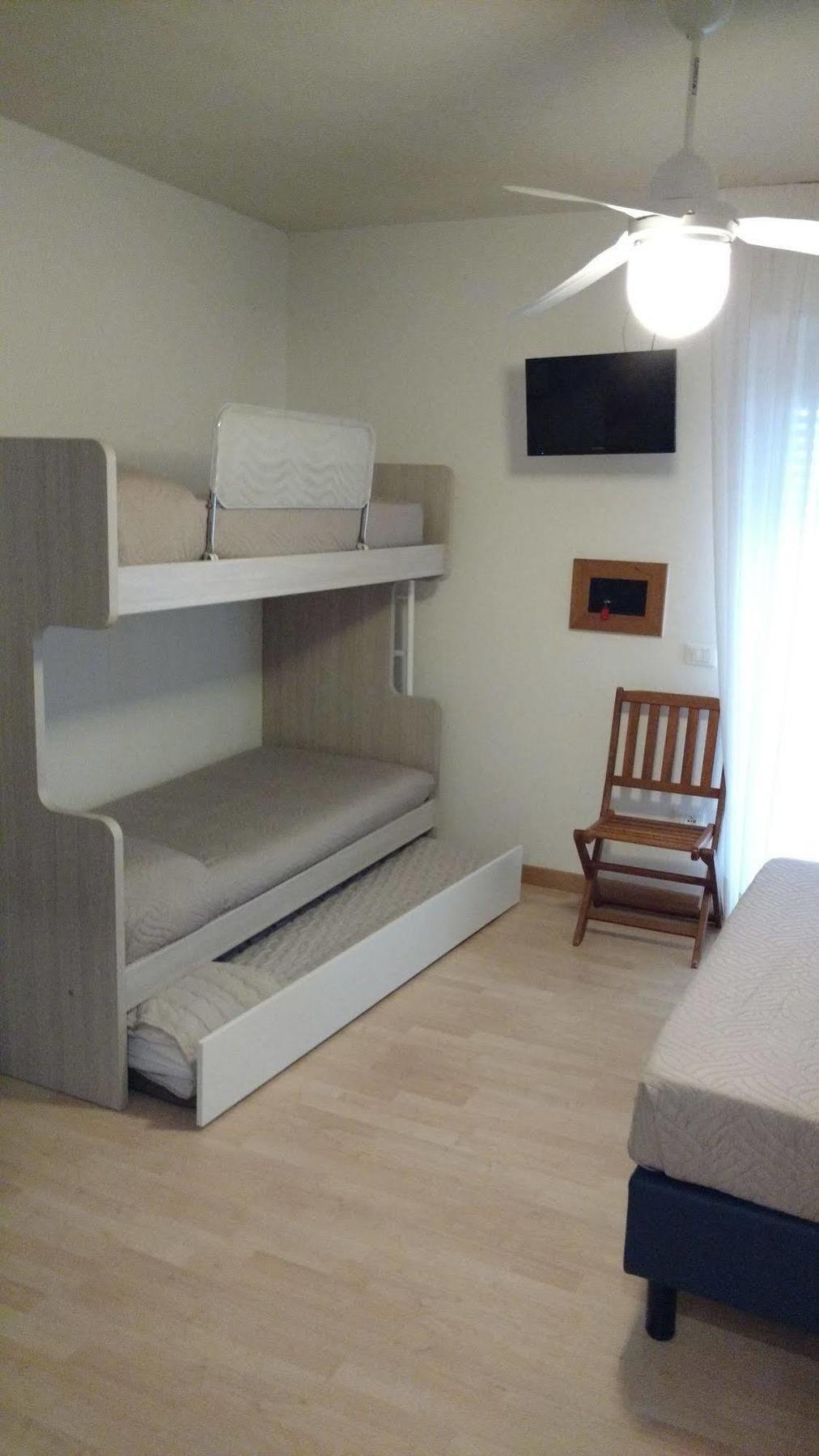Hotel La Brezza Frontemare Лидо-ди-Езоло Экстерьер фото