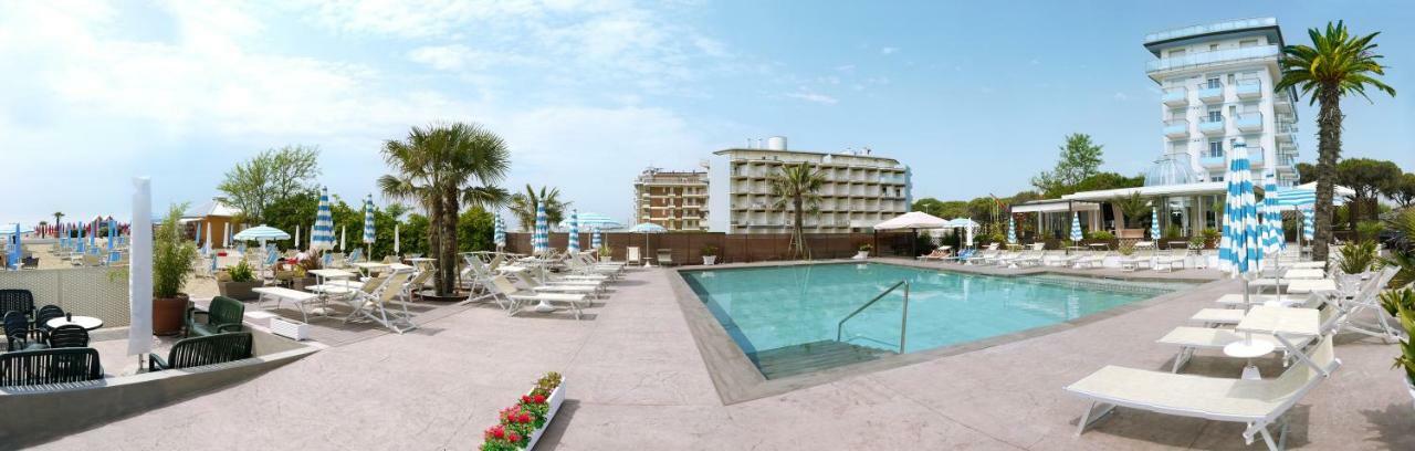 Hotel La Brezza Frontemare Лидо-ди-Езоло Экстерьер фото