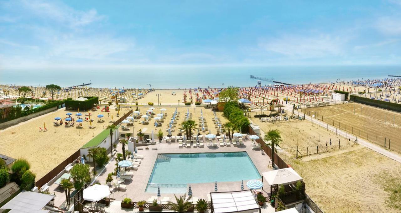 Hotel La Brezza Frontemare Лидо-ди-Езоло Экстерьер фото